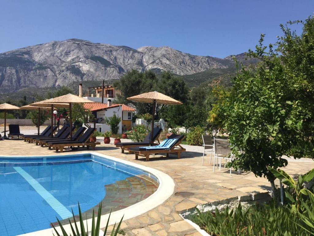 Anastasia Apartments Kampos Marathokampou Екстериор снимка