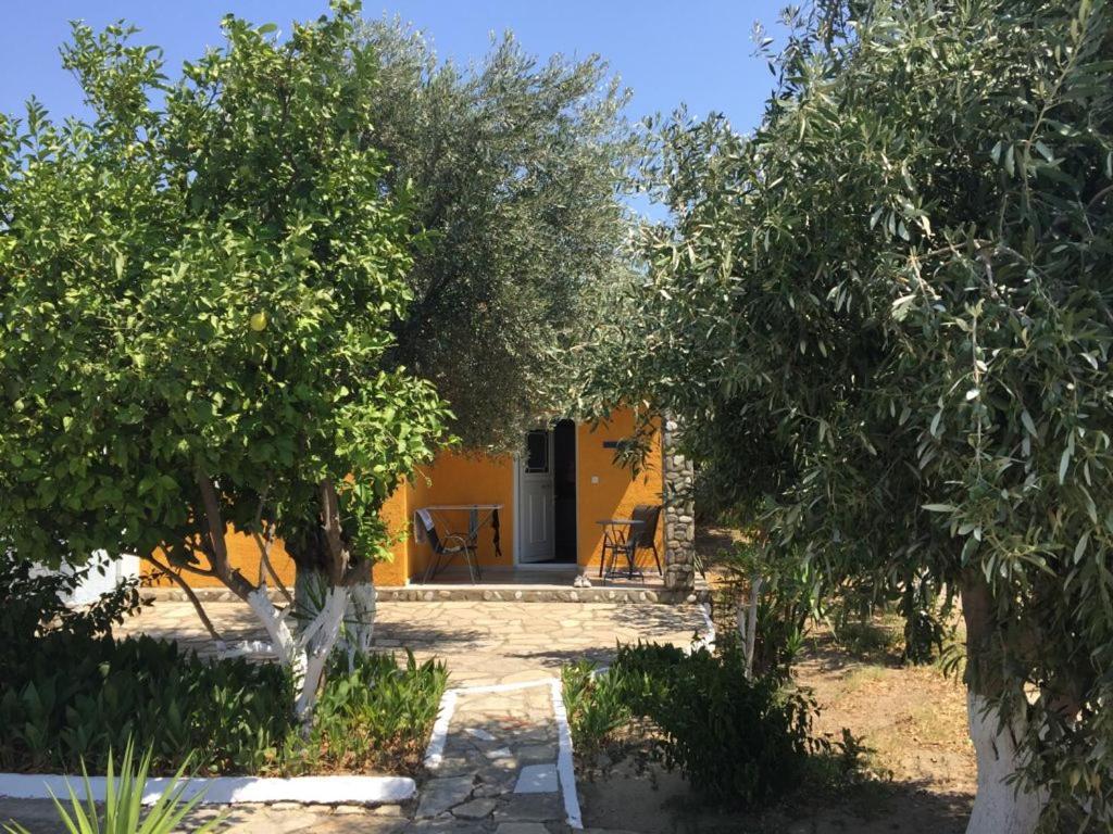 Anastasia Apartments Kampos Marathokampou Екстериор снимка