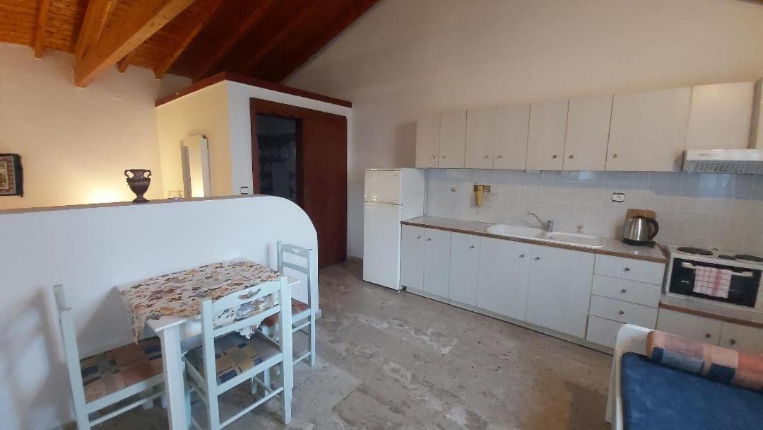 Anastasia Apartments Kampos Marathokampou Екстериор снимка