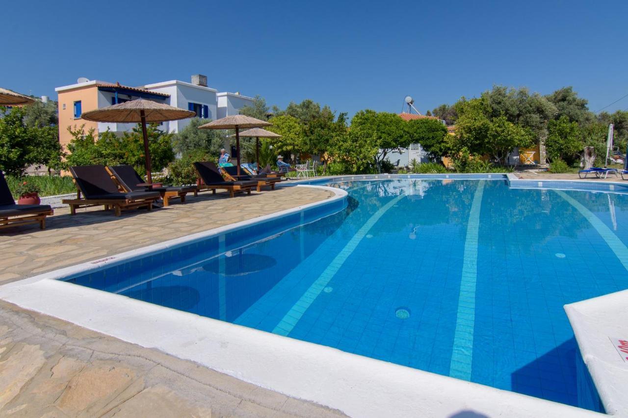 Anastasia Apartments Kampos Marathokampou Екстериор снимка