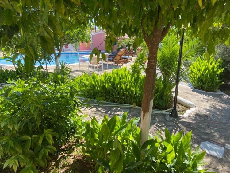 Anastasia Apartments Kampos Marathokampou Екстериор снимка