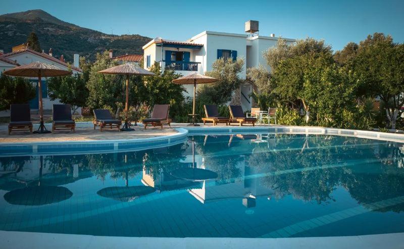 Anastasia Apartments Kampos Marathokampou Екстериор снимка